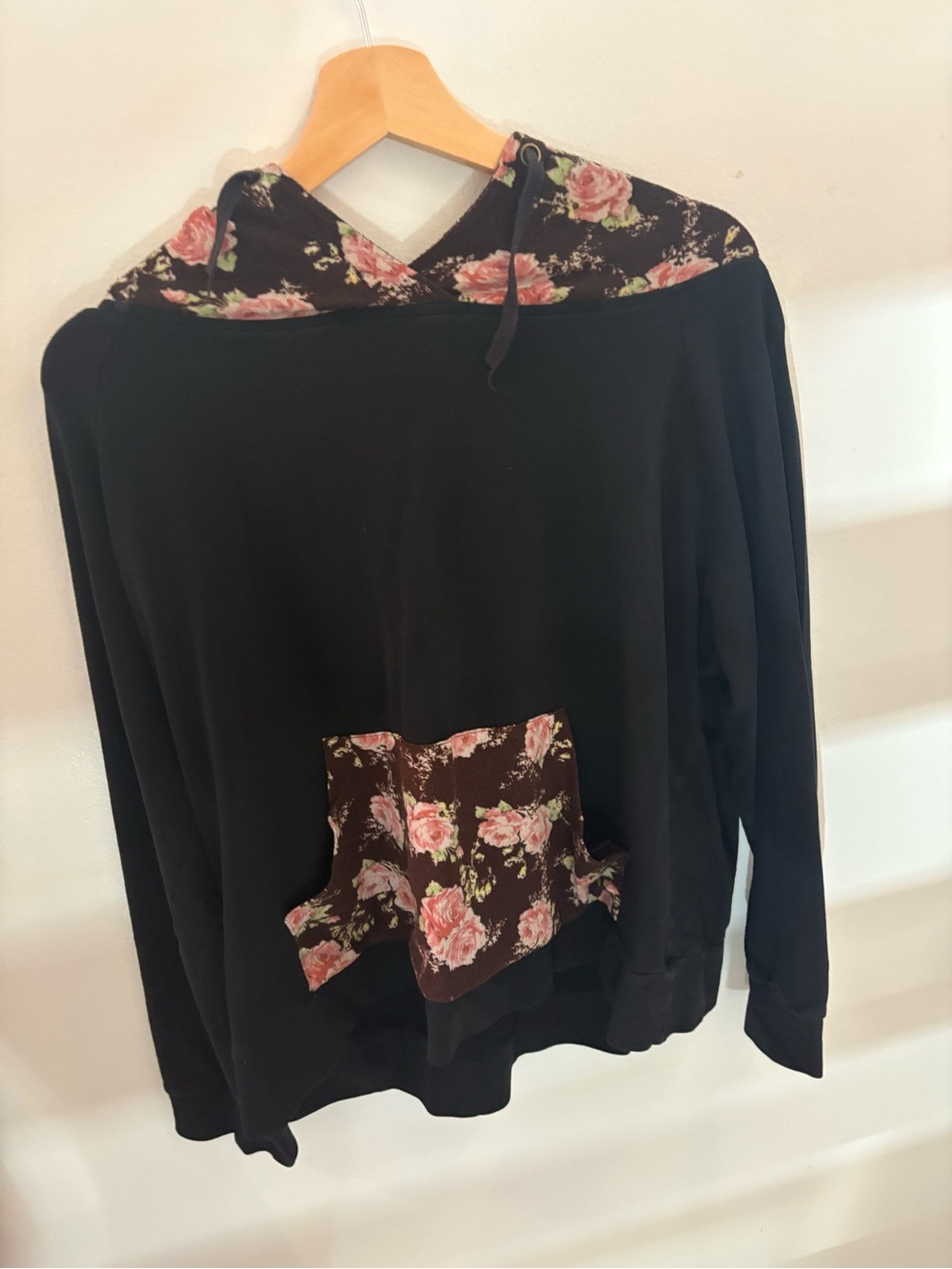 Black floral sweatshirt XL